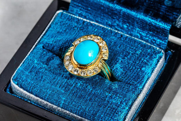 Turquoise & Diamond ring set in 18ct yellow gold