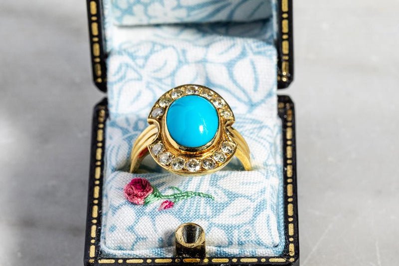Turquoise & Diamond ring set in 18ct yellow gold
